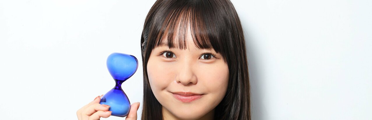 ｢プライベートで水着なんて着ない｣元NMB48本郷柚巴の初グラビア撮影、｢恥ずかしくて言えなかった｣父バレと世間の反応、｢プロ意識が目覚めた｣沖縄での表紙撮影}