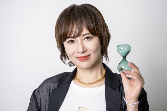 鈴木砂羽　撮影／三浦龍司（6/8）