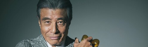 舘ひろし車インタビュー切り抜き 舘ひろし＆柴田恭兵がオープンカーに！通行人も熱狂した『あぶない刑事