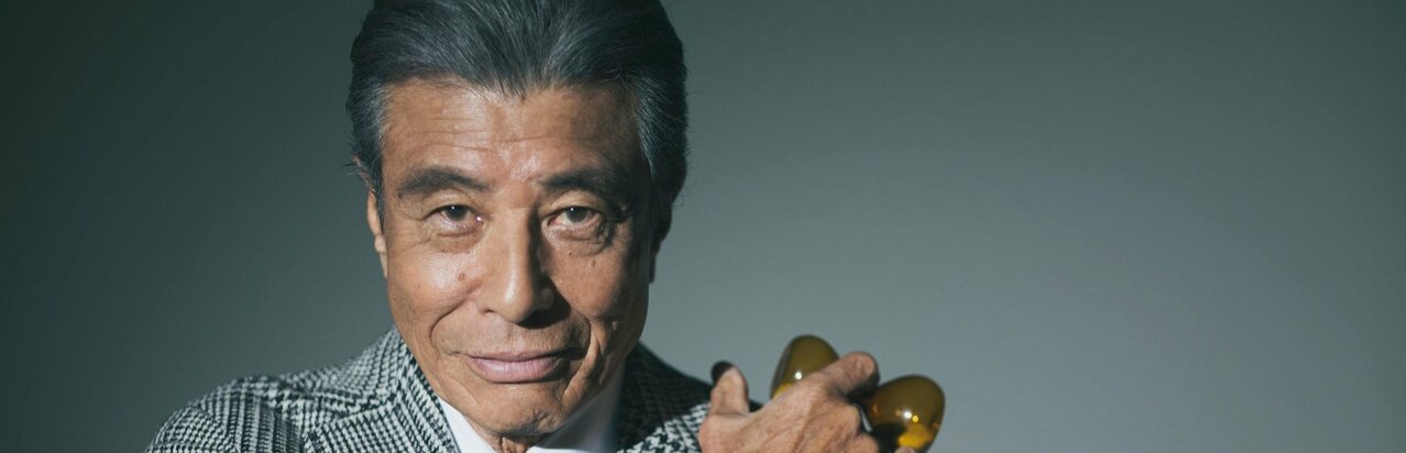 ｢僕はね、歌っちゃいけないんです｣舘ひろしが新曲を出さない理由、主演映画『港のひかり』で｢ちょっとこだわった｣最後のスーツと｢うっすらと映る｣男の過去}