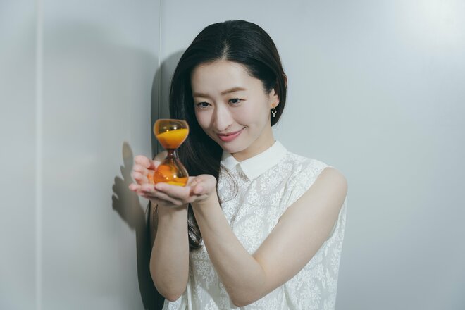 島袋寛子　撮影／有坂政晴　スタイリスト／鈴木由里香　ヘアメイク／小森真樹（6/10）