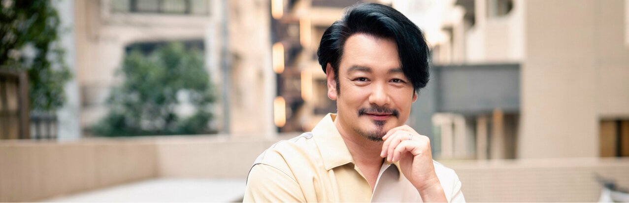 ｢“友達ほしいな”って｣元『純烈』小田井涼平が新人サラリーマン時代にモデルを始めたワケ、退職後に上京『トゥナイト2』の影響もあって歌舞伎町で｢どうしてもやりたかったこと｣}