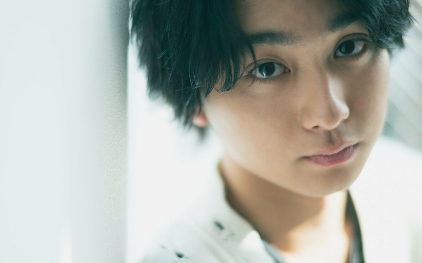 奥平大兼、中学受験が自分を変えた「洋服も音楽も。周りにいる友達の影響ってすごく大きい」鈴鹿央士の影響でKPOPにも開眼｜概要｜インタビュー
