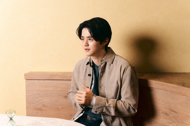 鈴鹿央士　撮影／松島豊　 ヘアメイク／宮本愛（yosine.）  スタイリスト／朝倉豊（1/10）