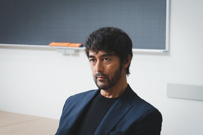 阿部寛　撮影／有坂政晴　ヘアメイク／AZUMA　スタイリスト／土屋詩童（1/9）