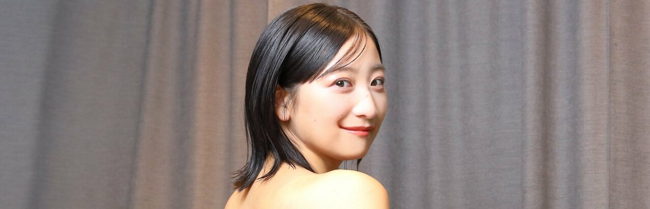 ｢カミブラってなんや？｣榎原依那が明かす2nd写真集“話題カット”撮影秘話、｢撮ろうとするとズレて現場の全員が“あぁ…”｣｢本っっっ当に大変でした！｣}