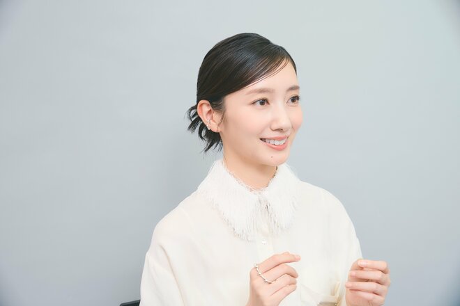 波瑠　撮影／松島豊　スタイリスト／黒崎彩（5/5）