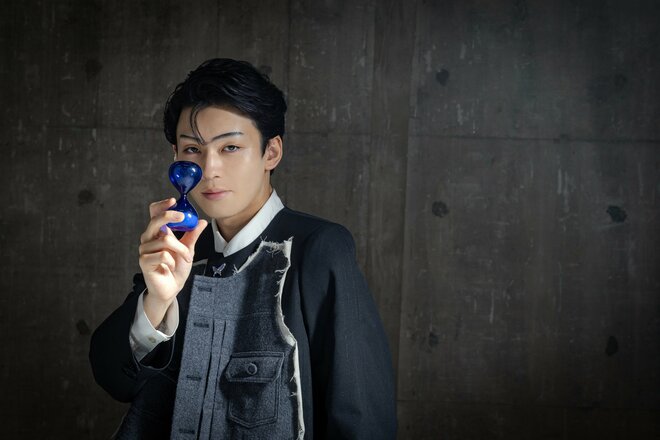 市川染五郎　撮影／有坂政晴　ヘアメイク／桂川 あずさ　スタイリスト／中西ナオ（5/5）