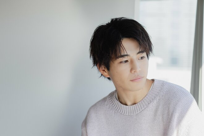 中沢元紀　撮影／有坂政晴　ヘアメイク／速水昭仁　スタイリスト／田中トモコ（5/10）