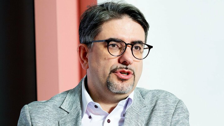 過熱する“外国人叩き”は「歪んだ商売」エミン・ユルマズが危険視するアテンションエコノミーとネット記事の迎合 