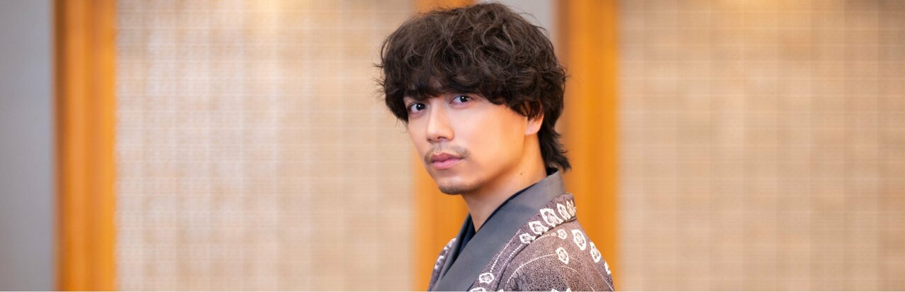 山崎育三郎、“プリンス”のイメージから「実は真逆」と明かす意外な素顔「かなり体育会系で育ってきたんです」}
