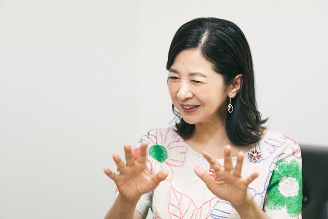 宮崎美子　撮影／有坂政晴　スタイリスト／坂能 翆　ヘアメイク／荒木 由希子（1/6）