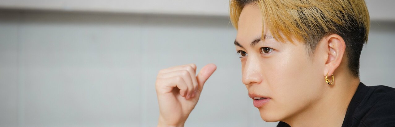 綱啓永「こんなに温かい方に初めてお会いした」初主演作で感動、共演大物俳優の背中。ネガティブな気持ちを打ち明けられる“唯一の存在”}