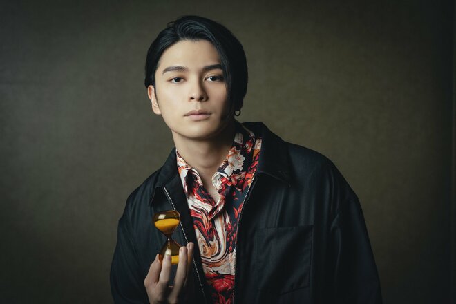 眞栄田郷敦　撮影／有坂政晴　ヘアメイク／MISU（SANJU） スタイリスト／MASAYA（PLY）（5/5）