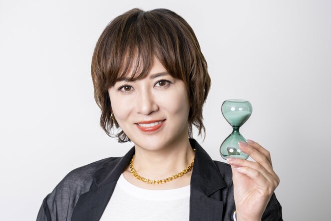 鈴木砂羽　撮影／三浦龍司（4/8）