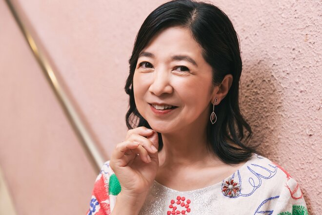 宮崎美子　撮影／有坂政晴　スタイリスト／坂能 翆　ヘアメイク／荒木 由希子（5/6）