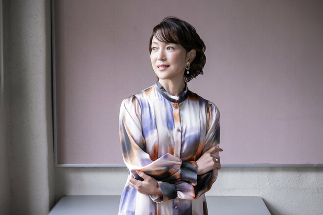 若村麻由美　撮影／三浦龍司　ヘアメイク／保坂ユミ（eclat）　スタイリスト／岡のぞみ（4/10）