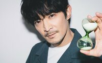 快進撃の続く“イケボ”津田健次郎「僕のTHE CHANGEは、“表現との再会”です」声優としての成功がもたらした俳優への再挑戦