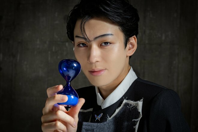 市川染五郎　撮影／有坂政晴　ヘアメイク／桂川 あずさ　スタイリスト／中西ナオ（4/5）