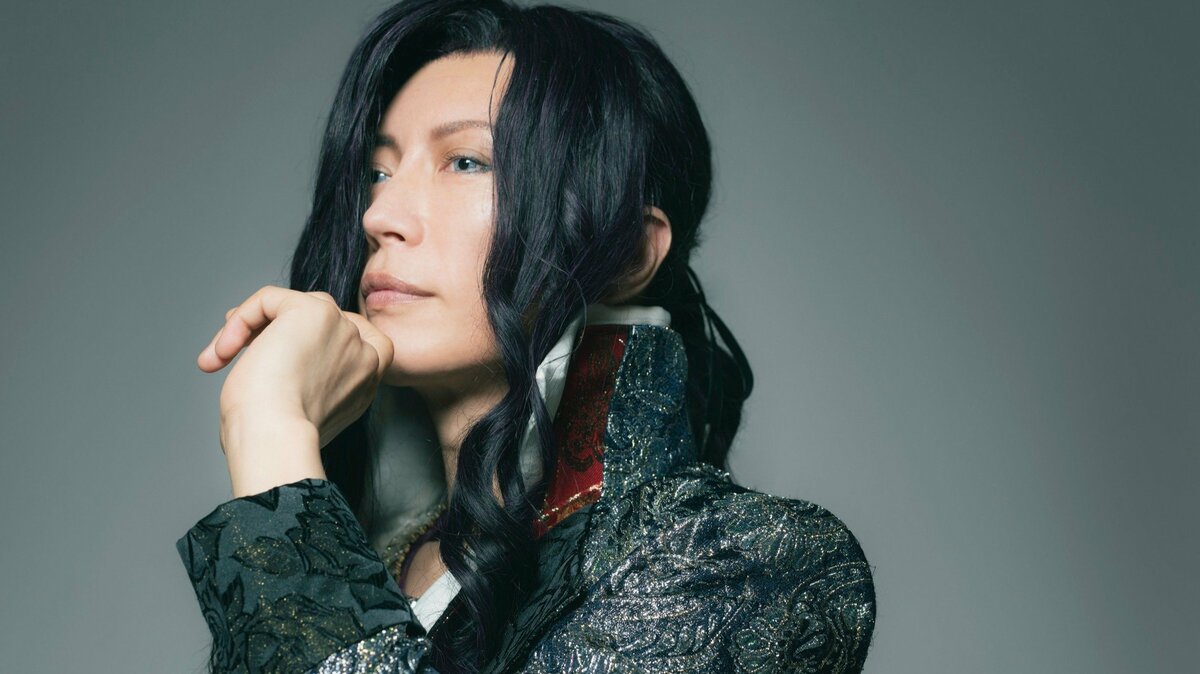 GACKT「衣装に着替えさせられてから“これ、なんですか？”そんな現場があるか！」｜概要｜インタビューサイト 双葉社 THE CHANGE