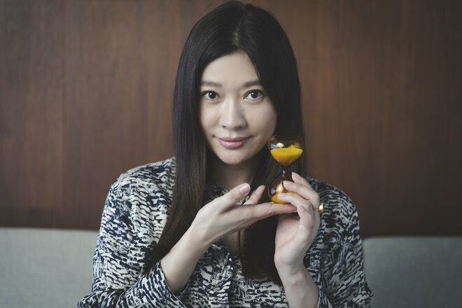 篠原涼子　撮影／有坂政晴　スタイリスト／ゴウダアツコ　ヘアメイク／岡野瑞恵（1/2）