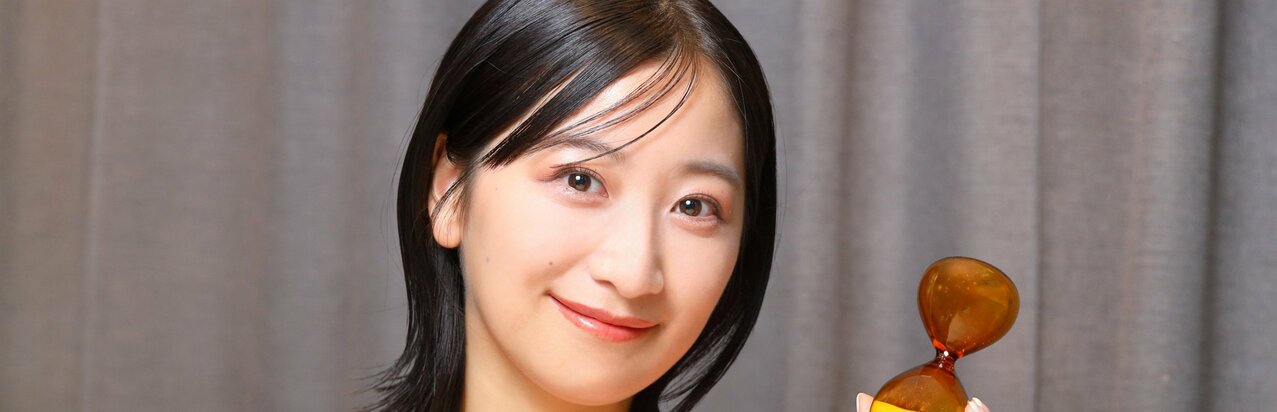 26歳で上京＆グラビア挑戦！榎原依那の世界を一変させた母の言葉、明るいキャラの大阪出身グラドルは｢めっちゃ人見知り｣“あかんたれ”だった！}