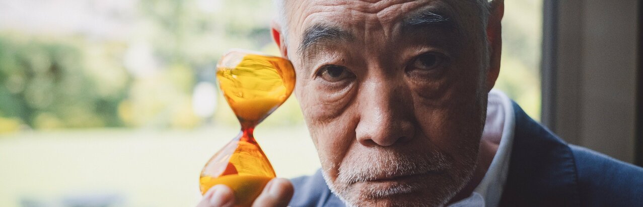 柄本明「生きていかなきゃいけないんだよね」“古い古い付き合い”の仲間とつくる芝居「再び演じられてうれしい」亡き妻・角替和枝との思い出も}