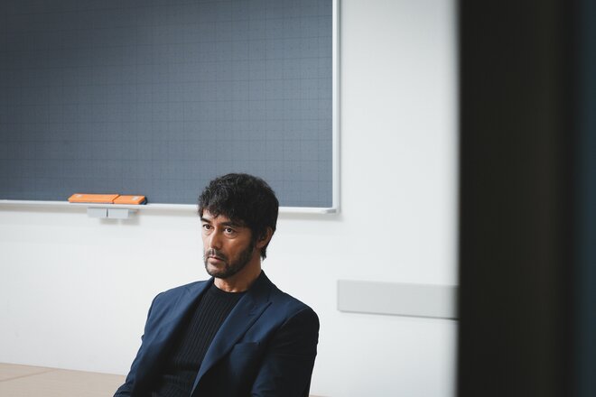 阿部寛　撮影／有坂政晴　ヘアメイク／AZUMA　スタイリスト／土屋詩童（2/9）