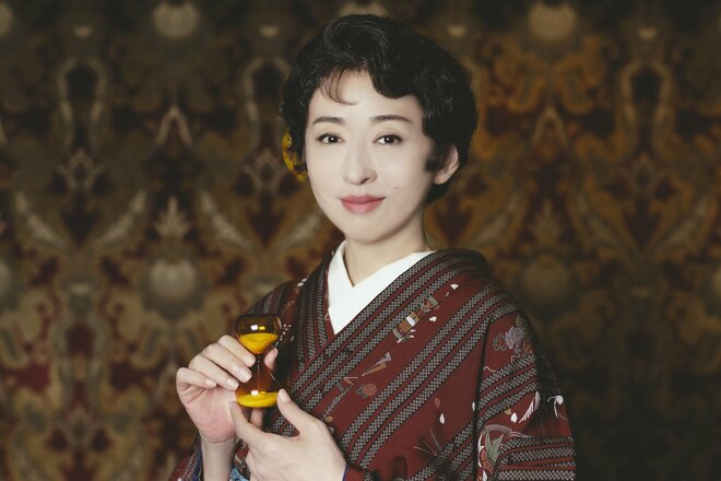 松雪泰子　撮影／有坂政晴　ヘアメイク／中野明海　衣装／舞台衣装（10/10）