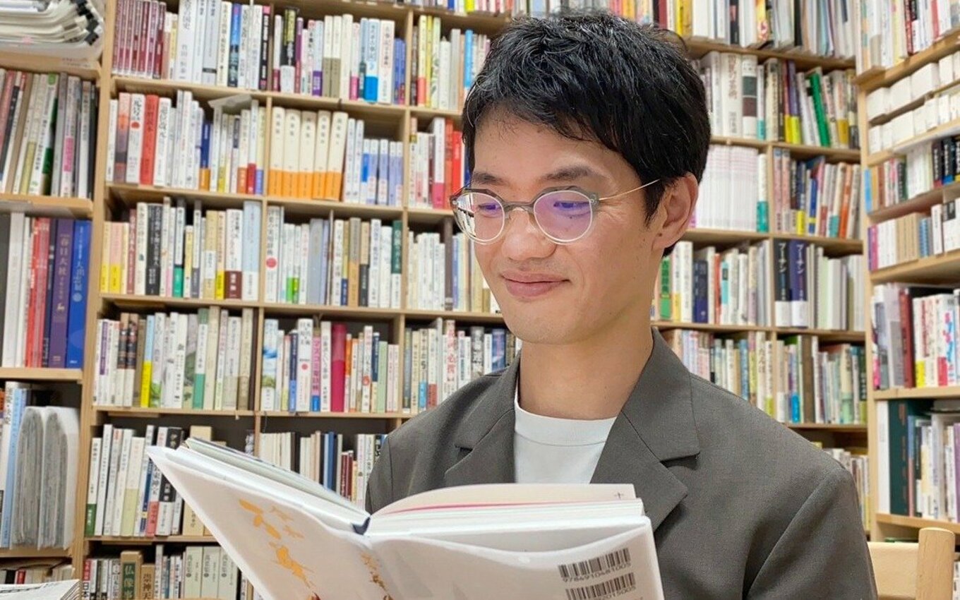 「異常な売れ方」万葉集の仕掛け人・佐々木良「妻とは出会って10日婚です」結婚してから手を繋いだ夫婦|概要|インタビューサイト 双葉社 THE