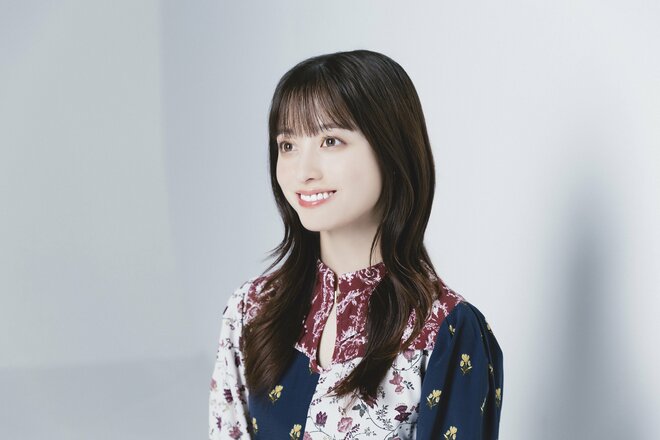 橋本環奈　撮影／有坂政晴　ヘアメイク／NAYA スタイリスト／滝沢真奈（2/5）