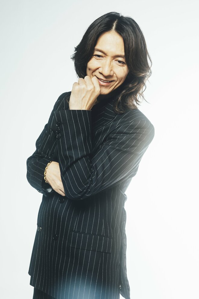 吉井和哉　撮影／横山マサト　ヘアメイク／Cana Imai　スタイリスト／Shohei Kashima（W）（3/7）