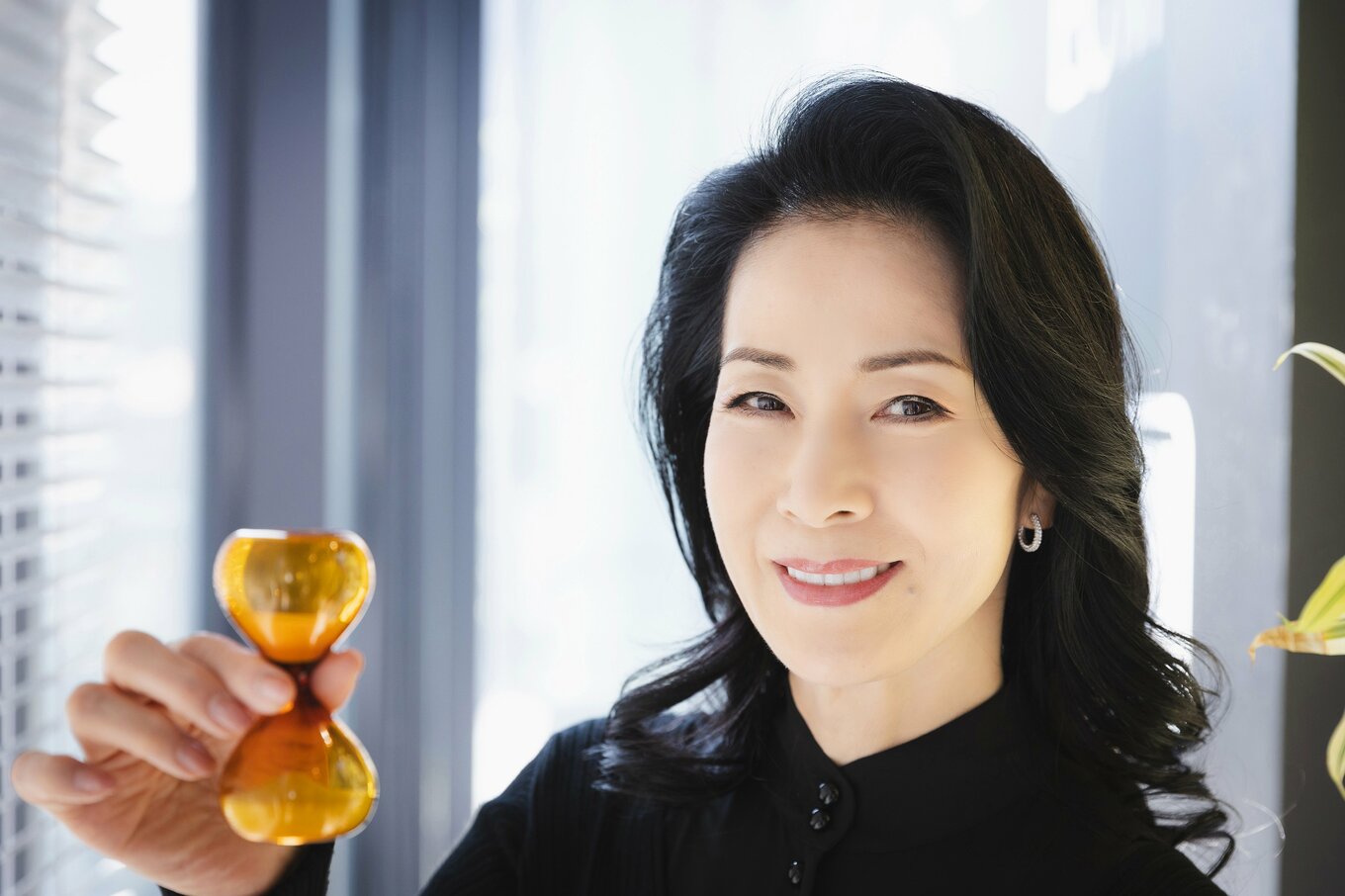 坂本冬美「恋愛したり結婚したりというのはもういいかな」謎に包まれた私生活は“Snow Man目黒蓮にトシちゃん”|オリジナル|インタビュー