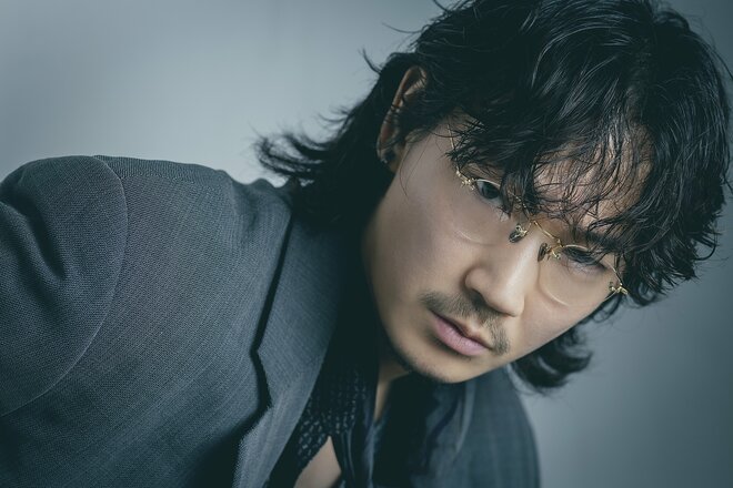 綾野剛　撮影／有坂政晴（5/8）