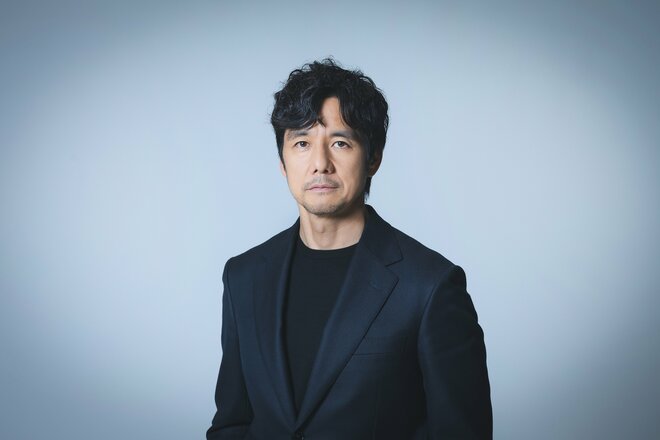 西島秀俊　撮影／有坂政晴　へメイク／亀田 雅　スタイリスト／オクトシヒロ（1/4）