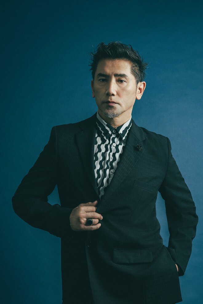 黒沢清　本木雅弘　撮影／有坂政晴　スタイリスト／田中伸紀（7/7）