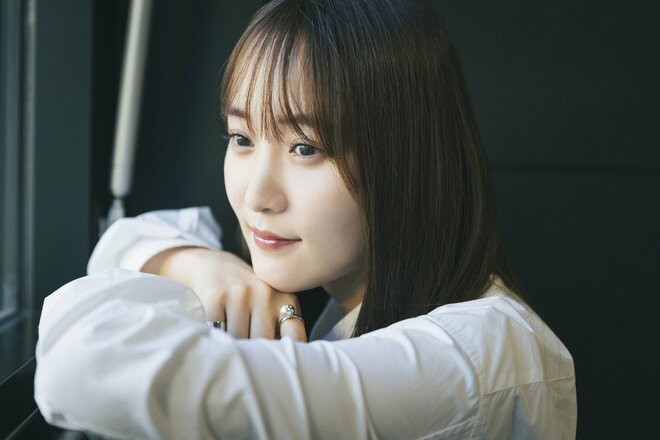 菅井友香　撮影／有坂政晴　ヘアメイク／相場清志(eif)　スタイリスト／山本杏那 （3/6）