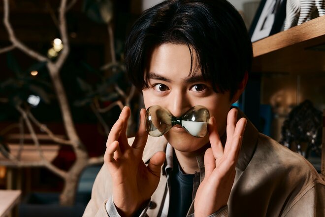 鈴鹿央士　撮影／松島豊　 ヘアメイク／宮本愛（yosine.）  スタイリスト／朝倉豊（4/10）