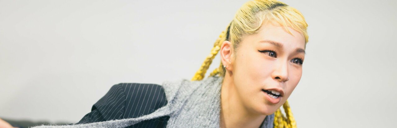 ｢本気で養子を考えた｣デビュー25周年AIの不妊治療、病院で｢ひとりじゃないから｣を実感、我が子との初対面と出産8か月後の“子連れ”全国50か所ツアー}