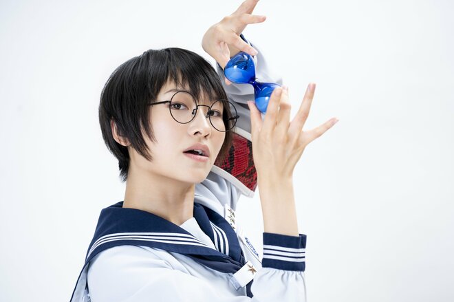 SUZUKA（新しい学校のリーダーズ）　撮影／三浦龍司（6/8）