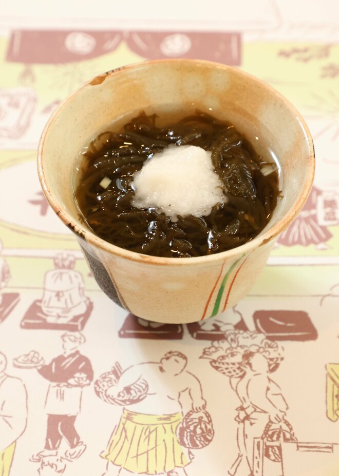 大の美食家・九重親方が愛した絶品ツマミ　沖縄産もずく酢　撮影／松田嘉徳（4/4）