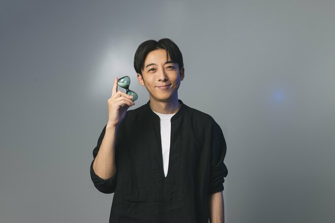 高橋一生　撮影／有坂政晴　ヘアメイク／田中真維（MARVEE）　スタイリスト／秋山貴紀（A inc.）（1/10）