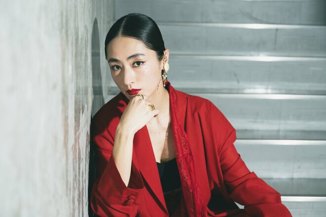 シシド・カフカ　撮影／冨田望　スタイリスト／多木成美　ヘア／MAYUMI　メイク／SAKURA（2/8）