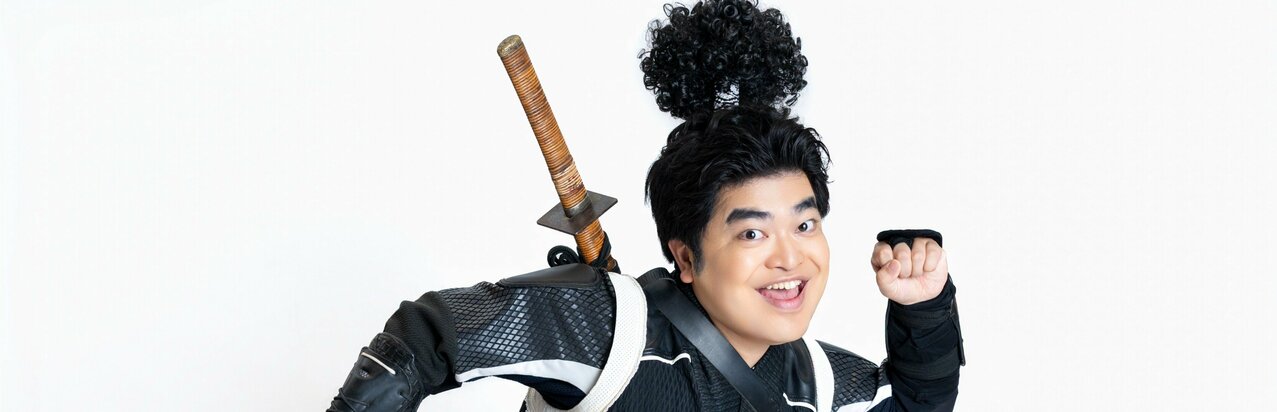 ｢子どもに対しても手加減ない｣加藤諒が明かす恩師・明石家さんま、｢こんなにも自由でいいんだ｣役者への道を応援してくれた文化功労者、｢カモ～ン｣を真似て吉本新喜劇を目指すも…}