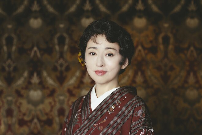 松雪泰子　撮影／有坂政晴　ヘアメイク／中野明海　衣装／舞台衣装（5/10）