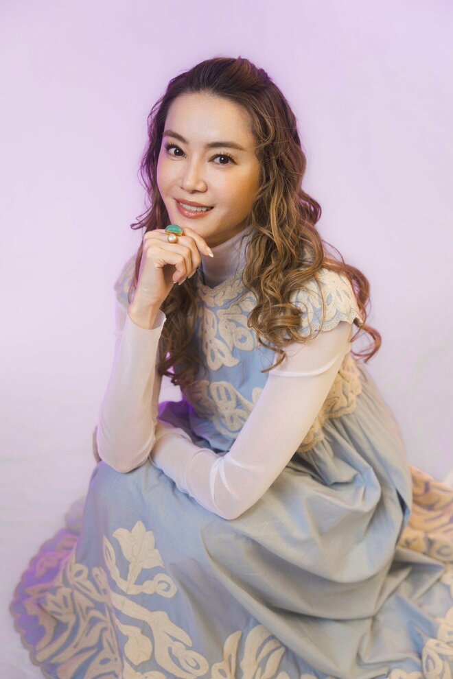 観月ありさ　ヘアメイク／持丸あかね　スタイリスト／後藤仁子（4/4）