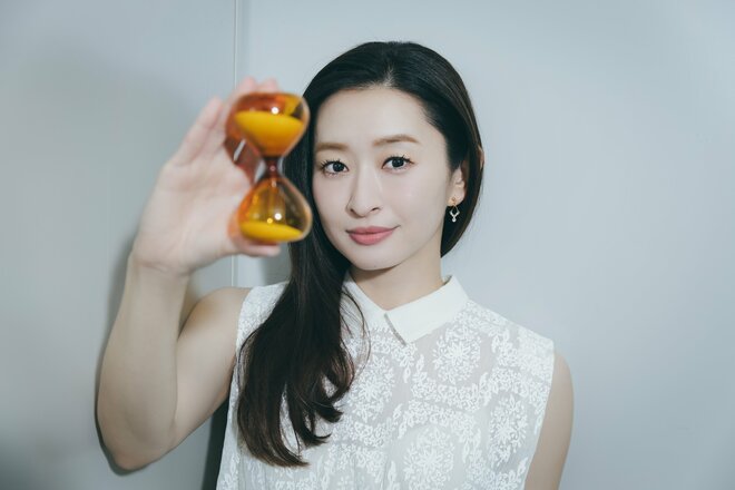 島袋寛子　撮影／有坂政晴　スタイリスト／鈴木由里香　ヘアメイク／小森真樹（10/10）