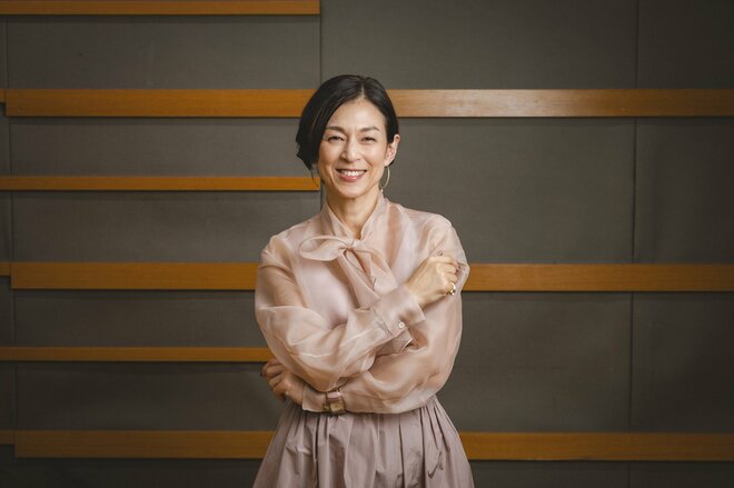 鈴木保奈美　撮影／有坂政晴　ヘアメイク／福沢京子　スタイリスト／犬走比佐乃（1/10）