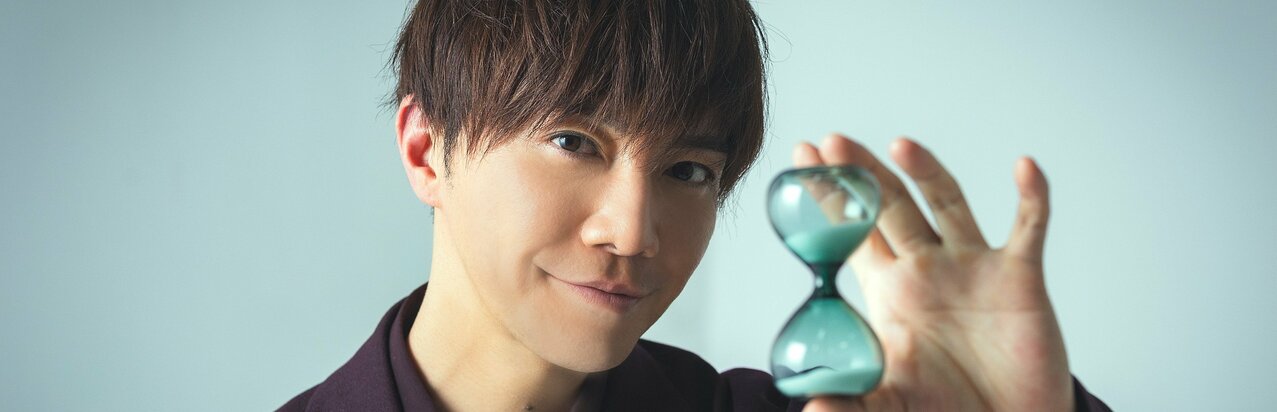 引退から9年…成宮寛貴が舞台復帰！恩人と海辺のコンサートで奇跡の再会、｢自分を破壊する｣『サド侯爵夫人』で共演する｢真面目で無骨そう｣東出昌大の印象}