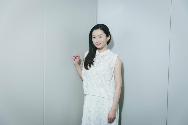 島袋寛子　撮影／有坂政晴　スタイリスト／鈴木由里香　ヘアメイク／小森真樹（4/10）